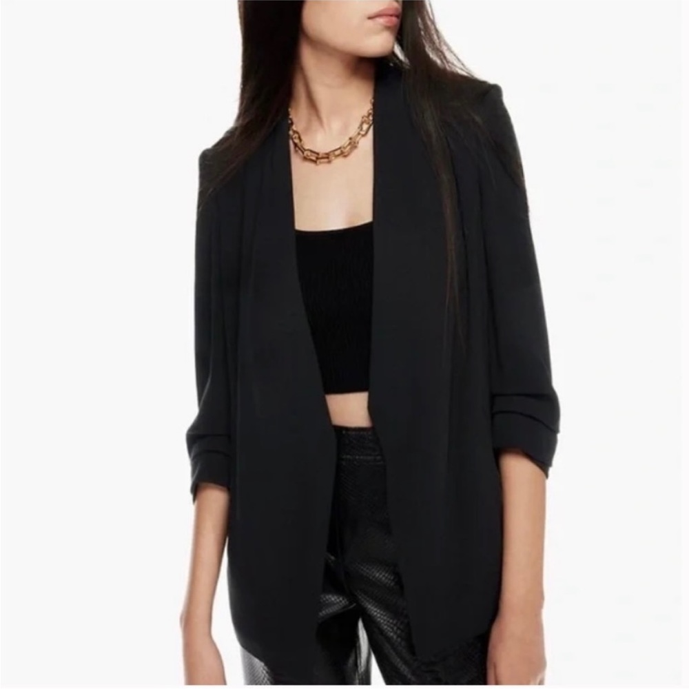 Aritzia babaton - power hip blazer black ruched sleeves open front